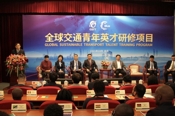 校長(zhǎng)沙愛(ài)民出席全球交通青年英才研修項(xiàng)目開(kāi)班儀式