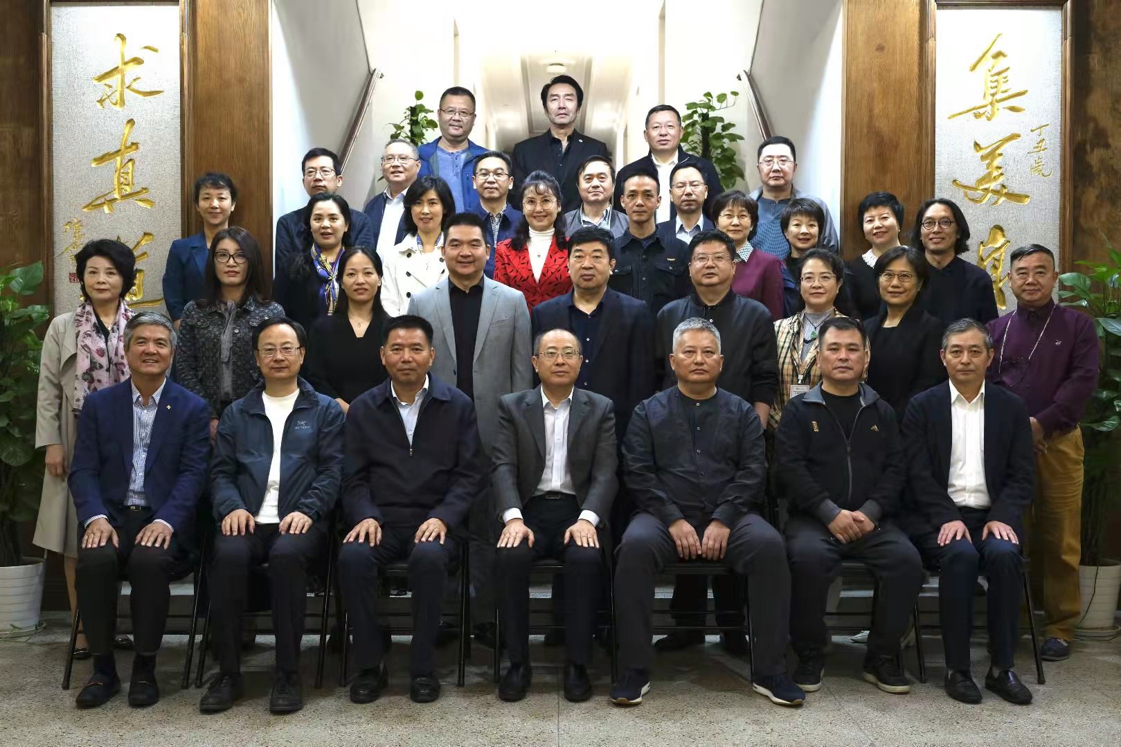南京師范大學文化藝術研究院首屆國學藝術培訓班畢業(yè)展暨第二屆開班儀式舉行