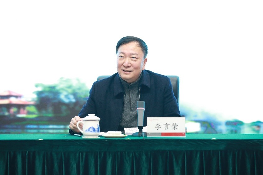 講政治勇?lián)攺姳绢I善作為學校舉行中層領導人員專題培訓班暨新任中層領導人員培訓班