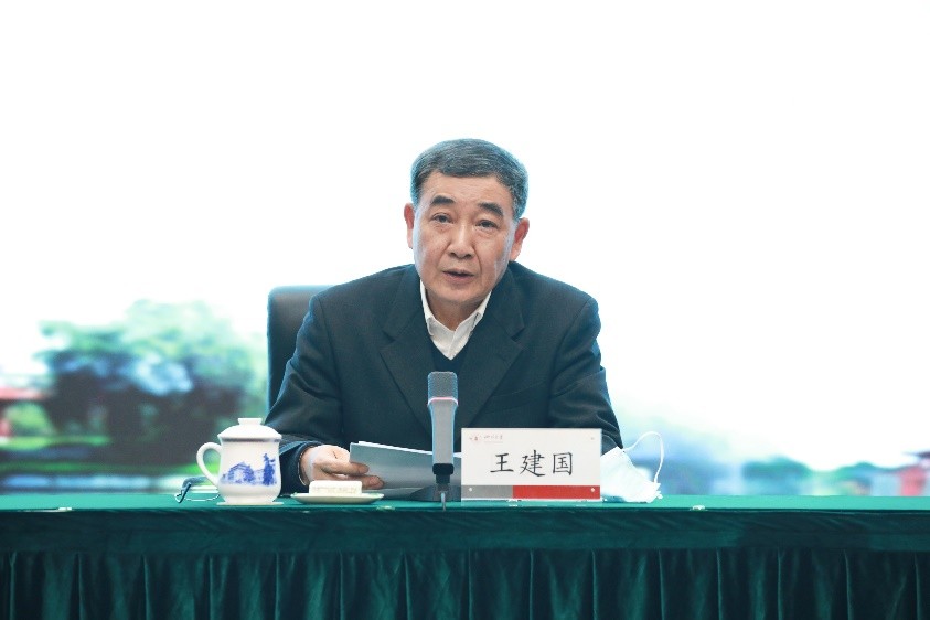 講政治勇?lián)攺姳绢I善作為學校舉行中層領導人員專題培訓班暨新任中層領導人員培訓班