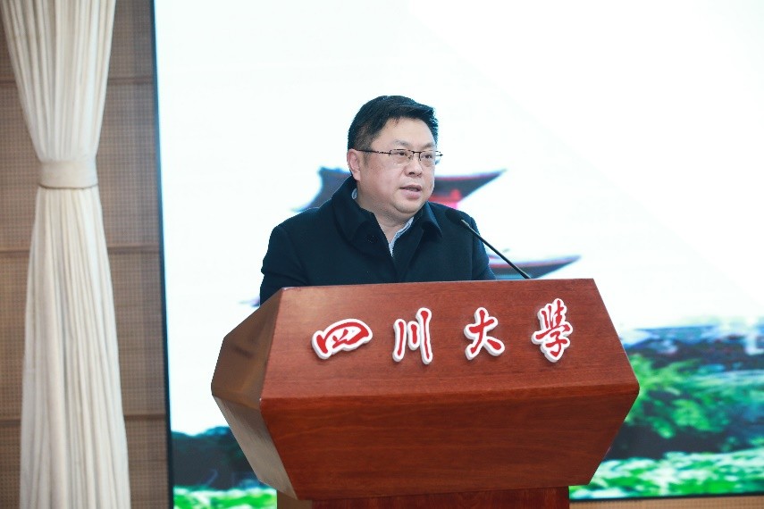 講政治勇?lián)攺姳绢I善作為學校舉行中層領導人員專題培訓班暨新任中層領導人員培訓班