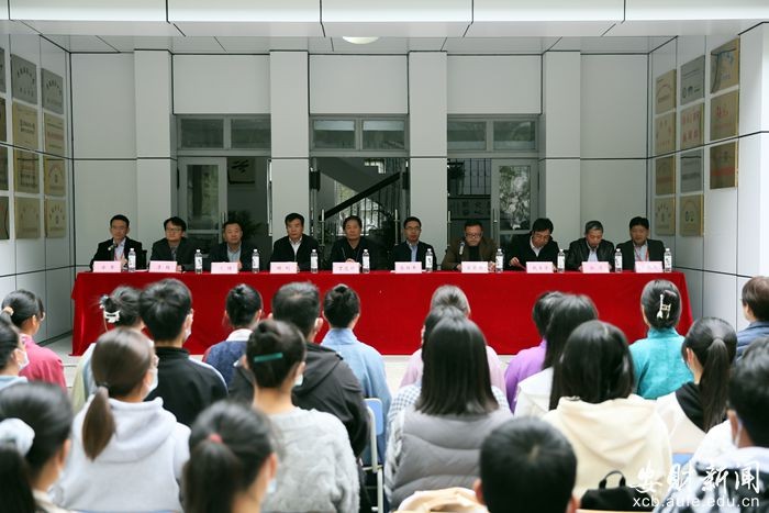 文學院新址揭牌暨校首期“國學經(jīng)典導讀班”開班儀式隆重舉行