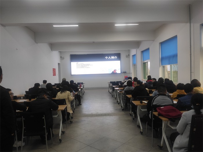 我校開展“輔導(dǎo)員核心素養(yǎng)提升”專題培訓(xùn)