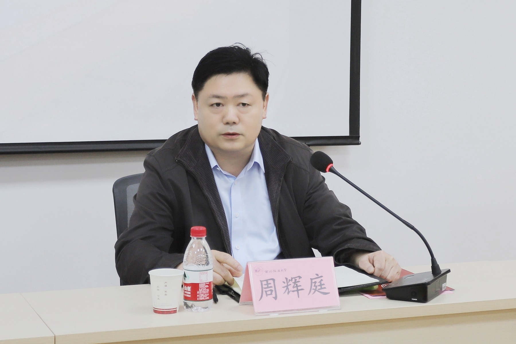 湖北省咸寧市政協(xié)委員與政協(xié)機(jī)關(guān)干部履職能力提升培訓(xùn)班開班