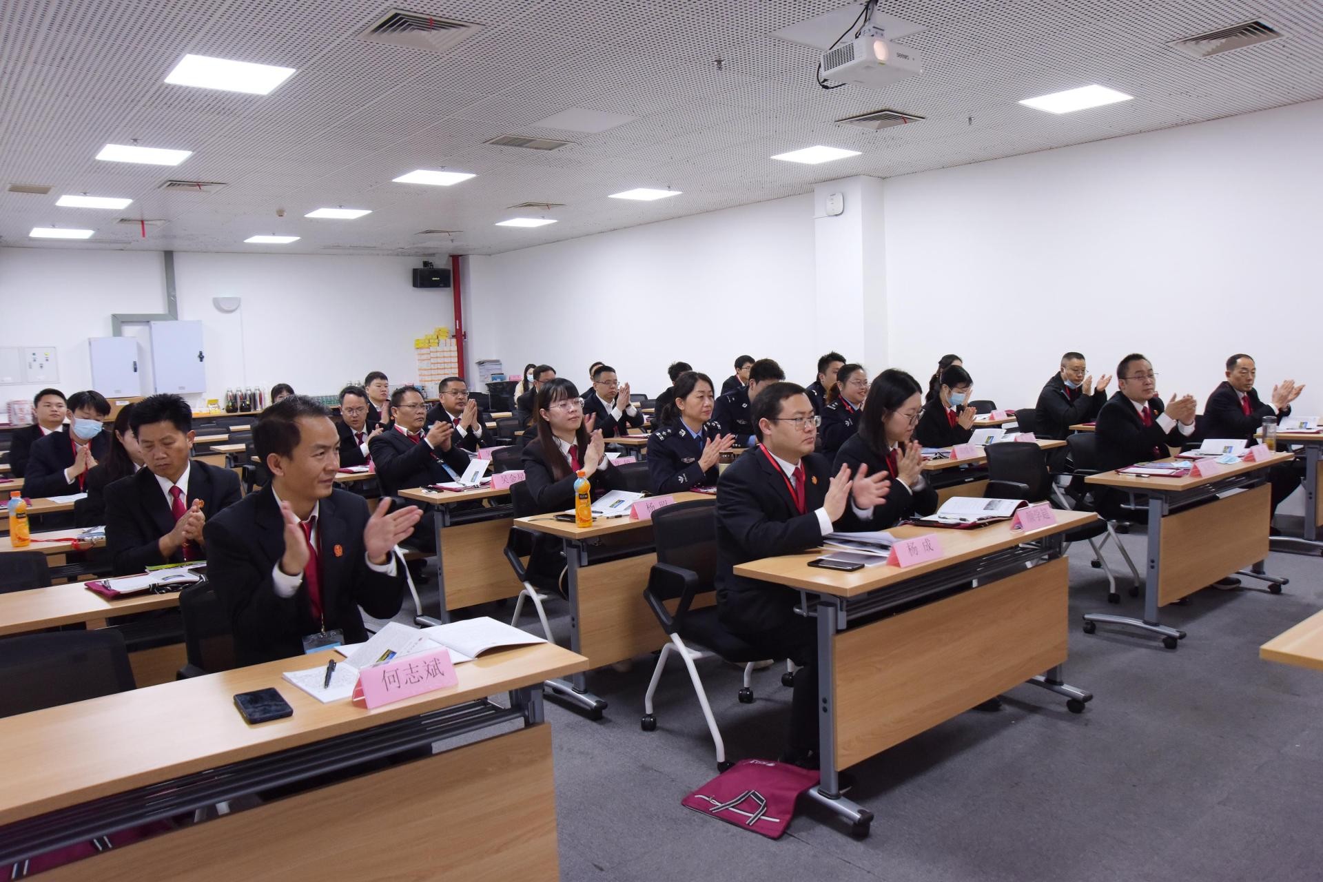 鳳凰法院審判業(yè)務(wù)專題培訓(xùn)班在深圳大學(xué)舉辦