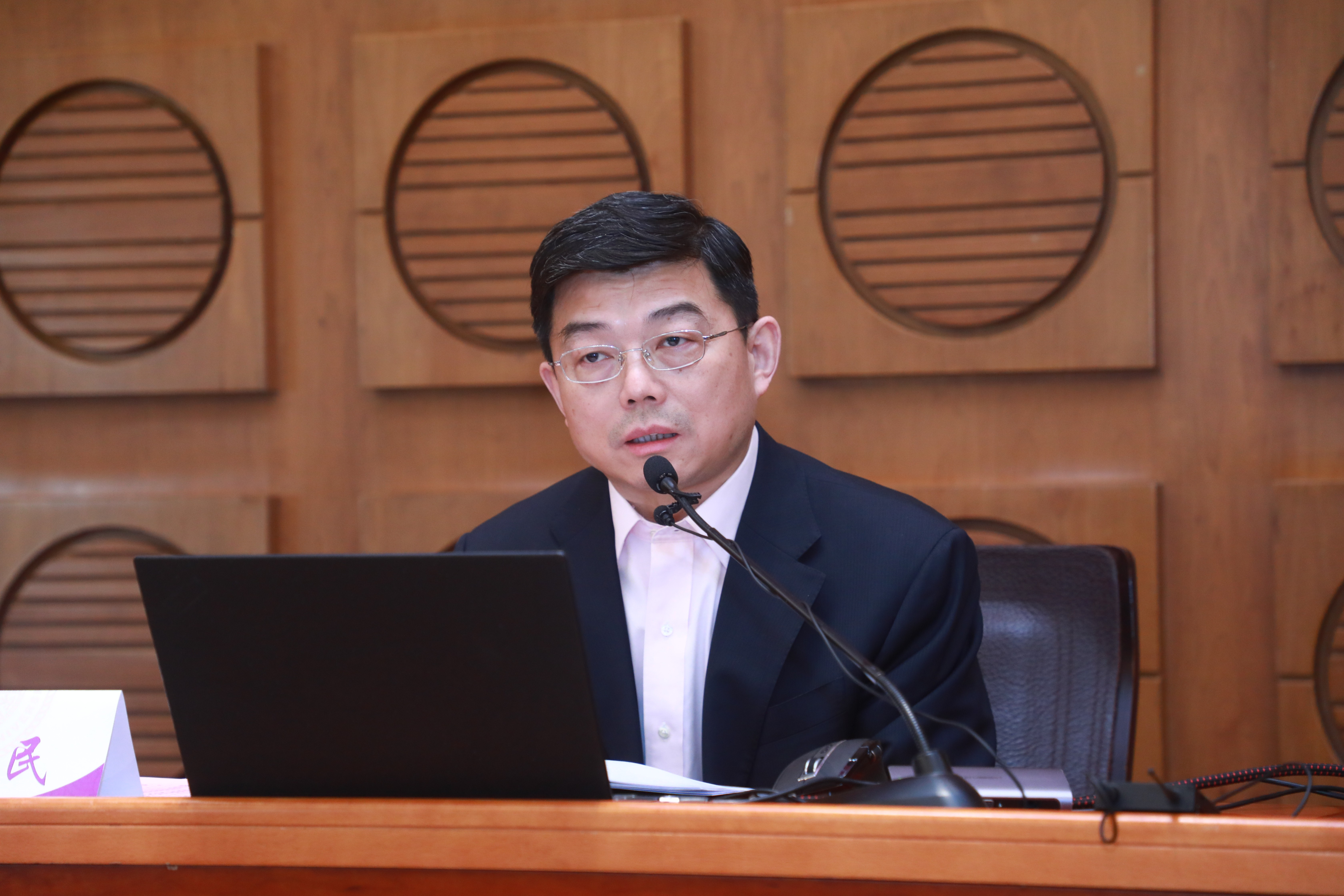 清華大學(xué)舉辦干部時(shí)事政治專題學(xué)習(xí)班（第一講）